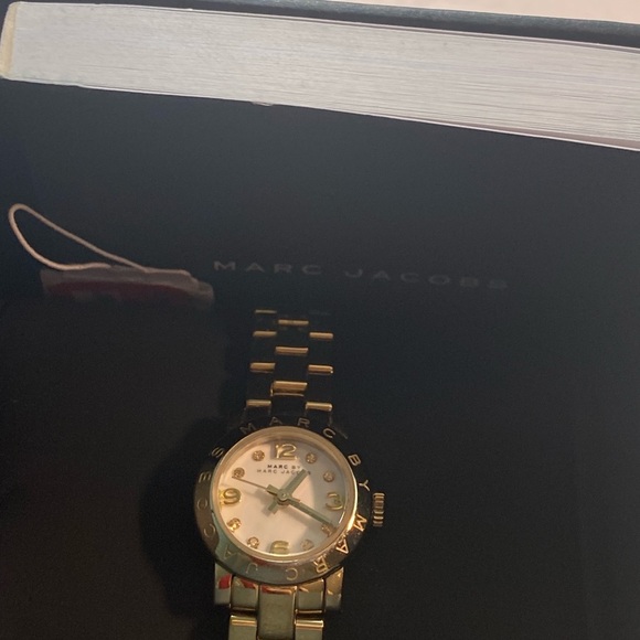 🌟Marc Jacobs watch in gold tone 🌟 - Picture 3 of 4